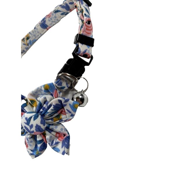 Cat Collar New Adjustable With Flower & Jingle Bell - Picture 2 of 5